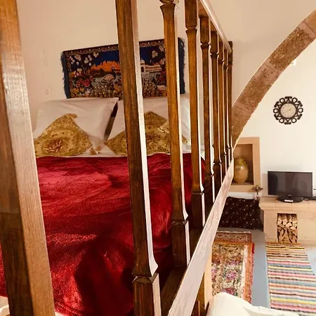 Diakena's Kamariko-traditional Stone House Holiday home