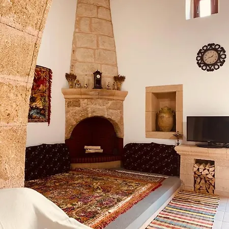 Holiday home Diakena's Kamariko-traditional Stone House *